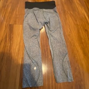 Lululemon black/grey speckled capris. Size 6